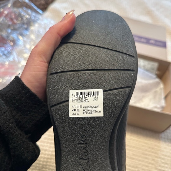 Clarks women’s Black Leather Boots - Picture 4 of 8